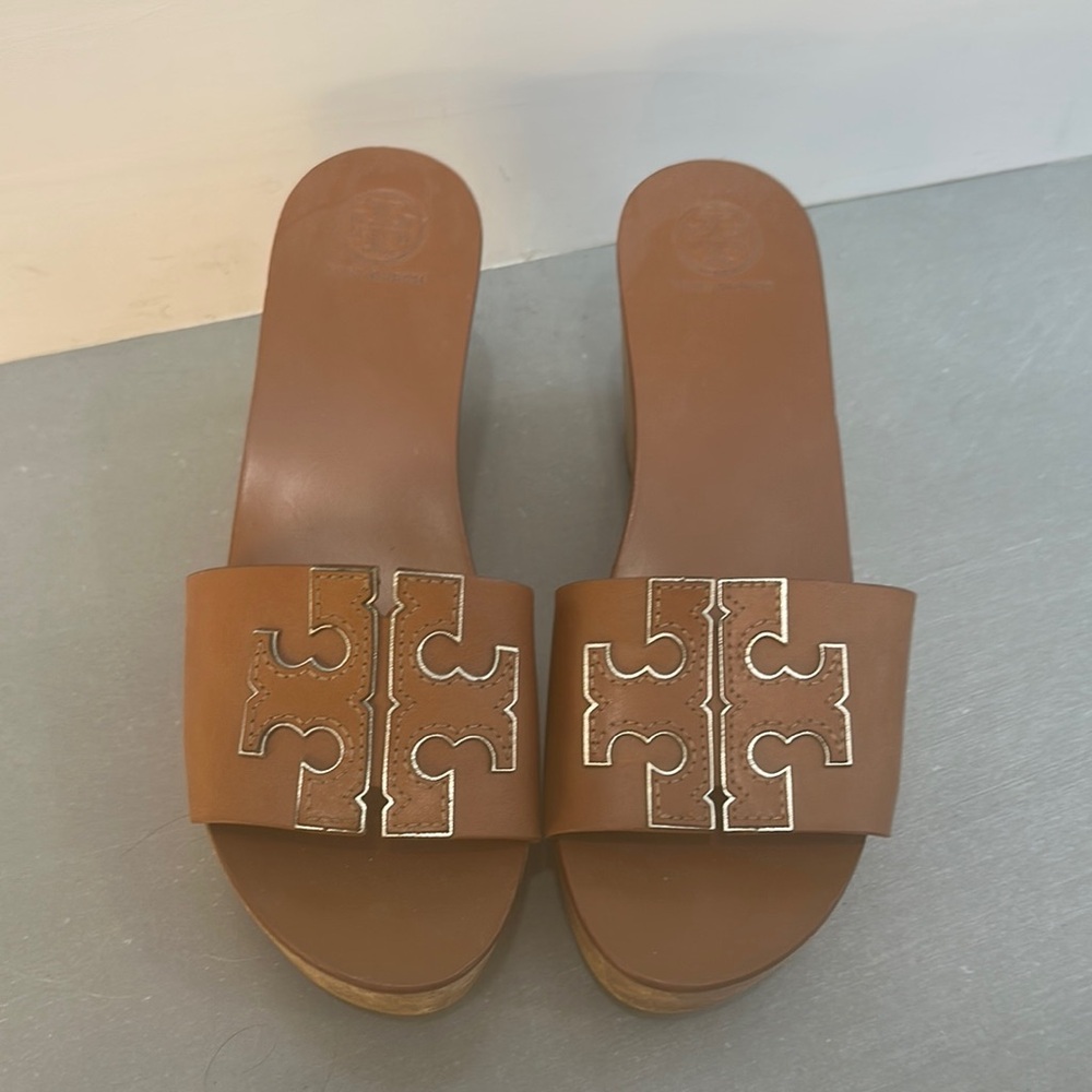 Brown Leather Sandals with Metallic Design